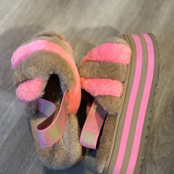 Fluffy UGG Slides - Picture 3 of 3